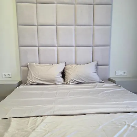 Daire Neu 2025 Emila Romana Boutique- Modernes Luxury Living *