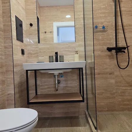 Daire Neu 2025 Emila Romana Boutique- Modernes Luxury Living