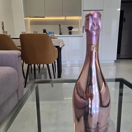 Neu 2025 Emila Romana Boutique- Modernes Luxury Living