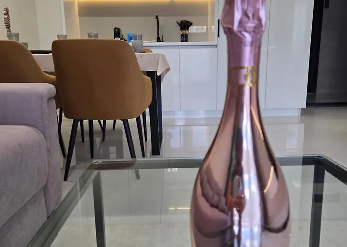 Neu 2025 Emila Romana Boutique- Modernes Luxury Living